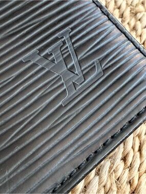 LOUIS VUITTON BLACK EPI BI-FOLD LONG WALLET LEATHER MADE IN SPAIN CA0979 PREOWND